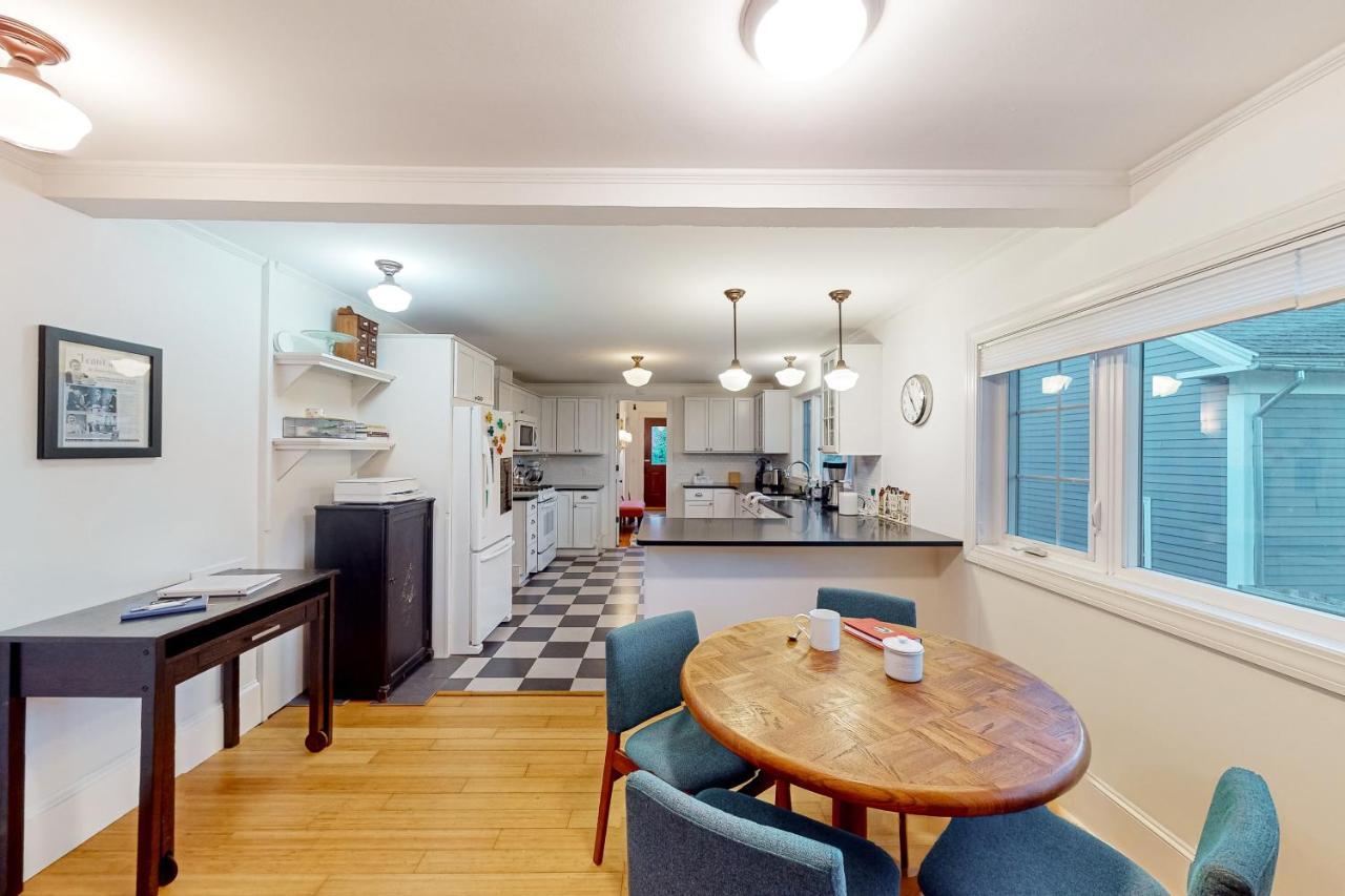 Villa A Little Bit Country, A Little Bit Rock And Roll à Belfast Extérieur photo