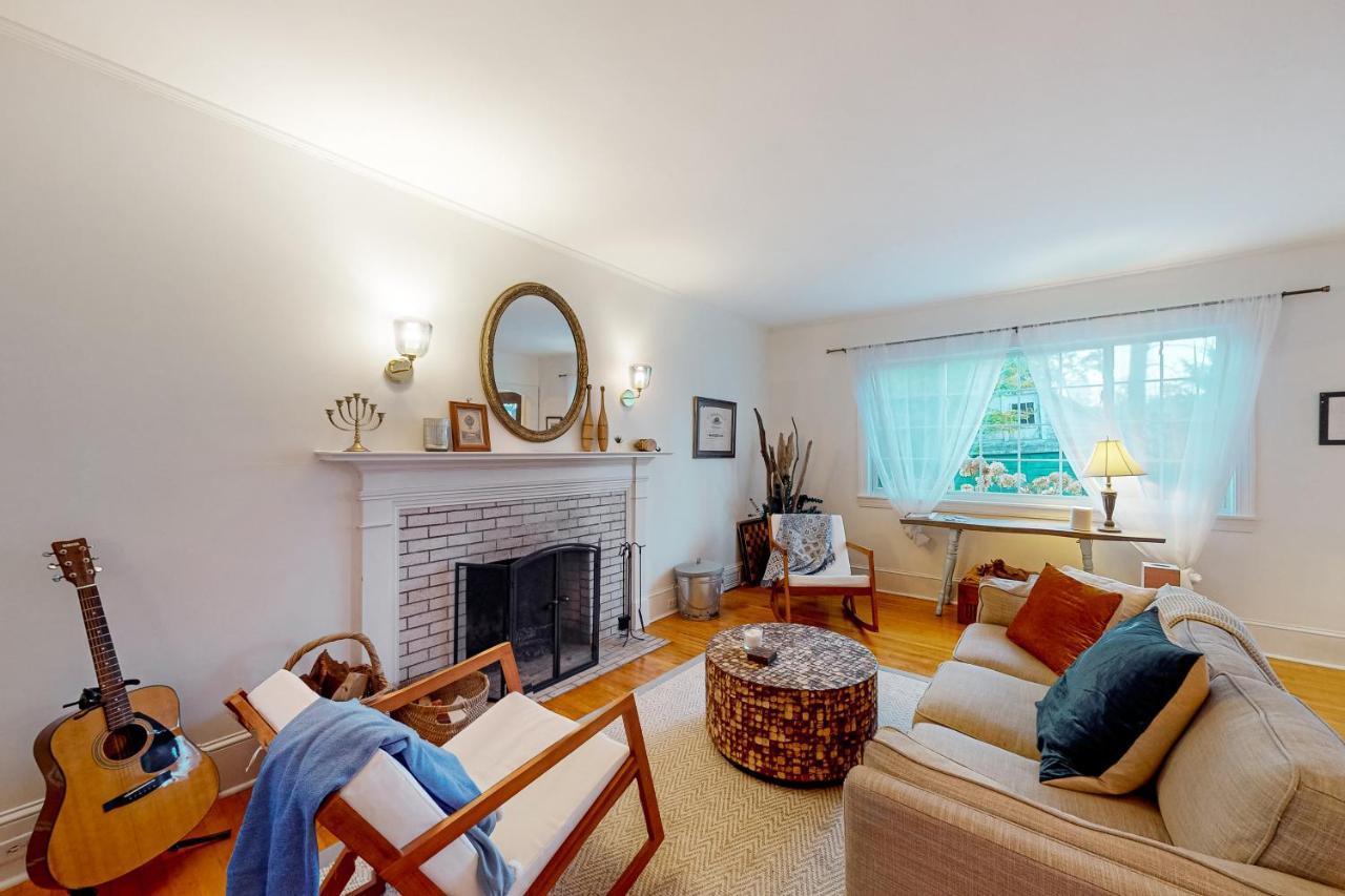 Villa A Little Bit Country, A Little Bit Rock And Roll à Belfast Extérieur photo